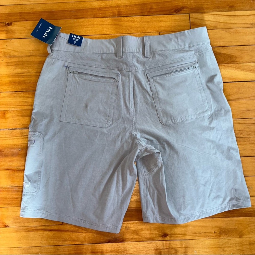 Huk Shorts Mens XL Gray Fishing Chino Performance Cargo 10" Inseam Outdoor - Picture 5 of 9